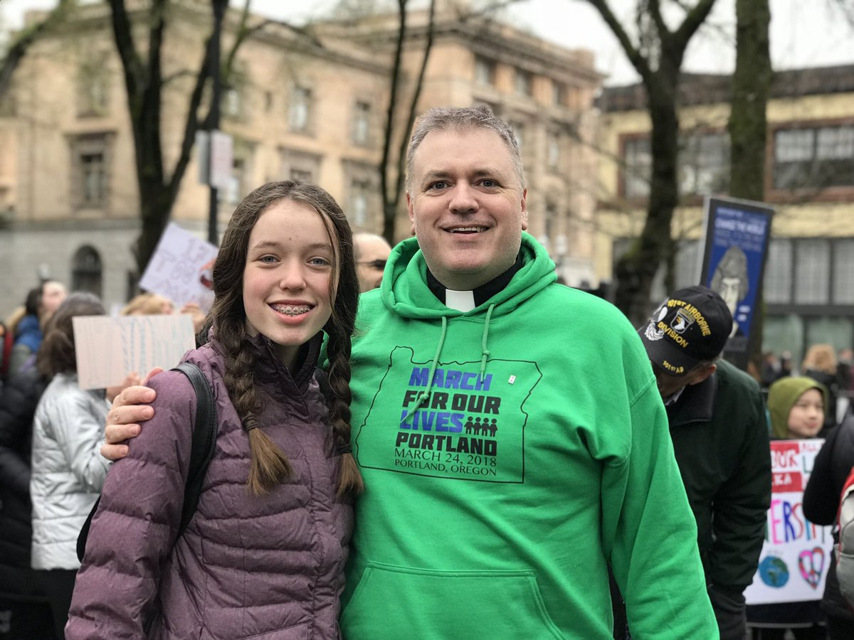 LiftEveryVoiceO's tweet photo. We remember when tens of thousands across Oregon took part in the #MarchForOurLives. That’s why faith and student leaders are asking #ORLeg to support #HB3223 &amp; #HB3265. Pls call your state rep at 800-322-2313. Want more info? Visit https://t.co/dQ6oP6mLac. #orpol #ENOUGH https://t.co/169KOMw8OI