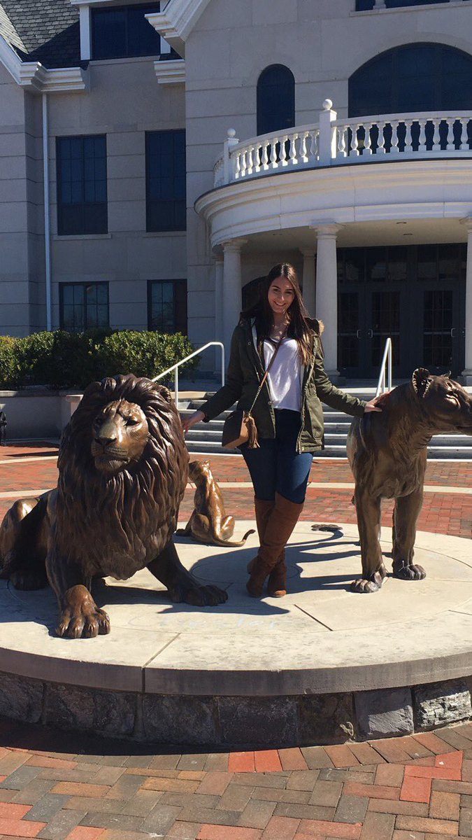FanelliDerek's tweet photo. Congrats to my sister for being accepted into Widener University Nursing! @KaylahFanelli_  @WidenerUniv 🏥💉 #acceptedstudentday #WUPride https://t.co/uSJIwUEU2h