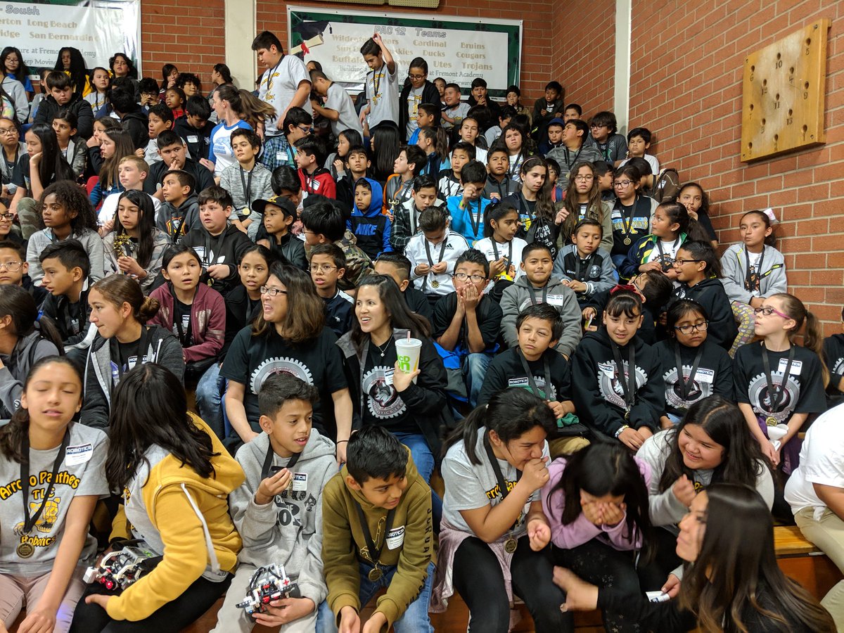 WashingtonPUSD's tweet photo. What an intense day of competition for our LOBOS! Way to go everyone, it was a great way to spend a Saturday! #Proud2BePUSD #roboticsfieldday #funonasaturday https://t.co/2IRsYZDYoY
