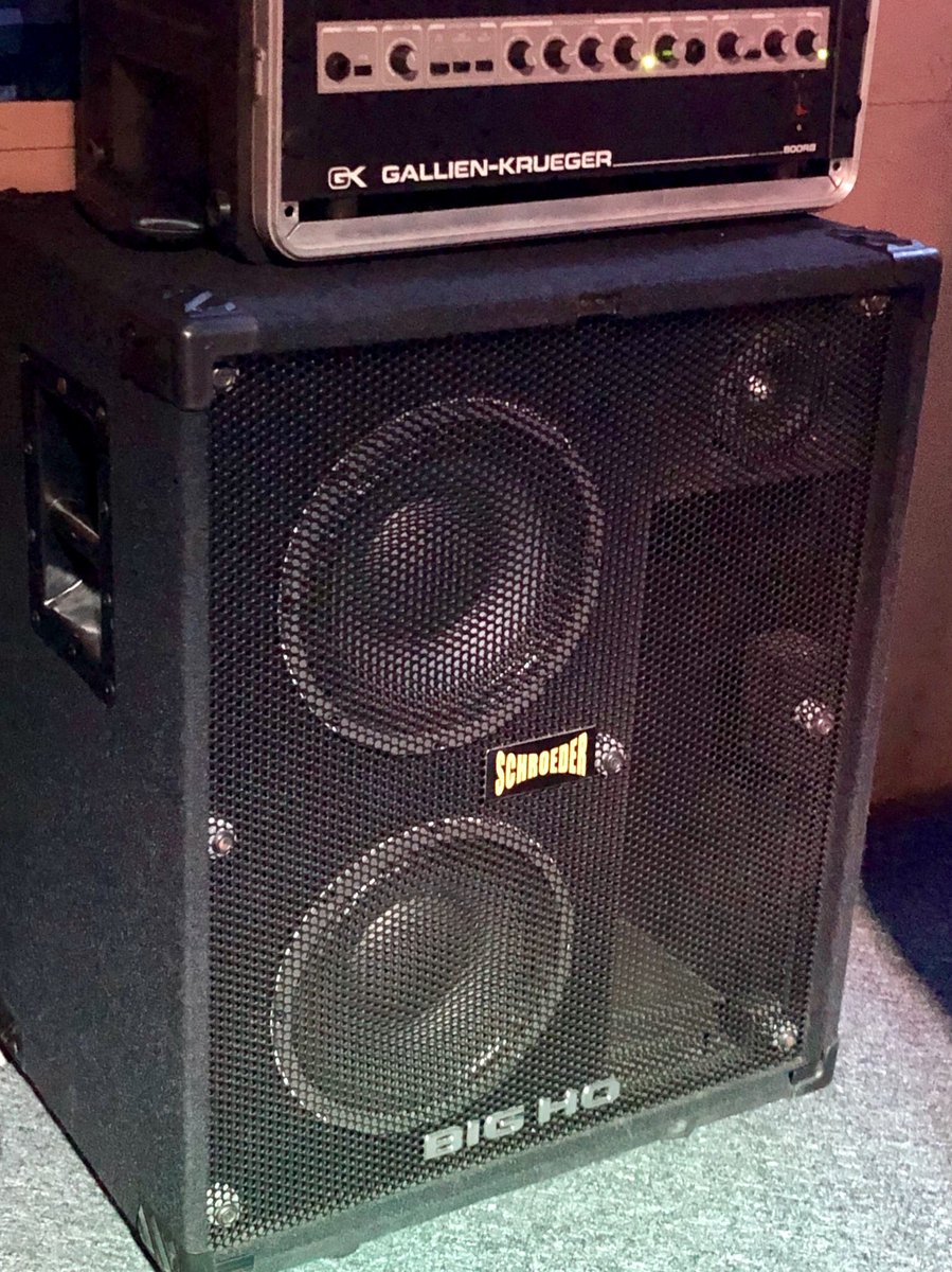 gmanonbass's tweet image. Hey @jschro7376 !!! My 2-10/2-12 Lite road series that I bought from you in 2007 is STILL running 💪🏻 &amp;amp; 🔊great!
#builtjorgtuff #ClassicRock #backsaver