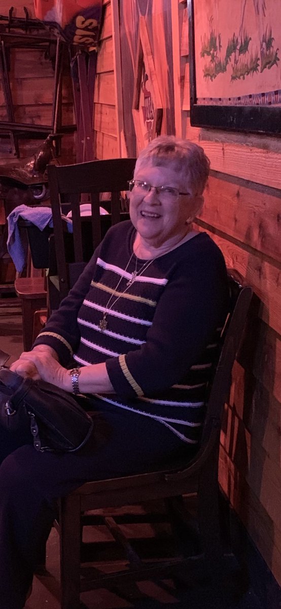 NeighborsHolly's tweet photo. Birthday girl🎉🎂
#70yearsyoung https://t.co/iTQIOkzsK5