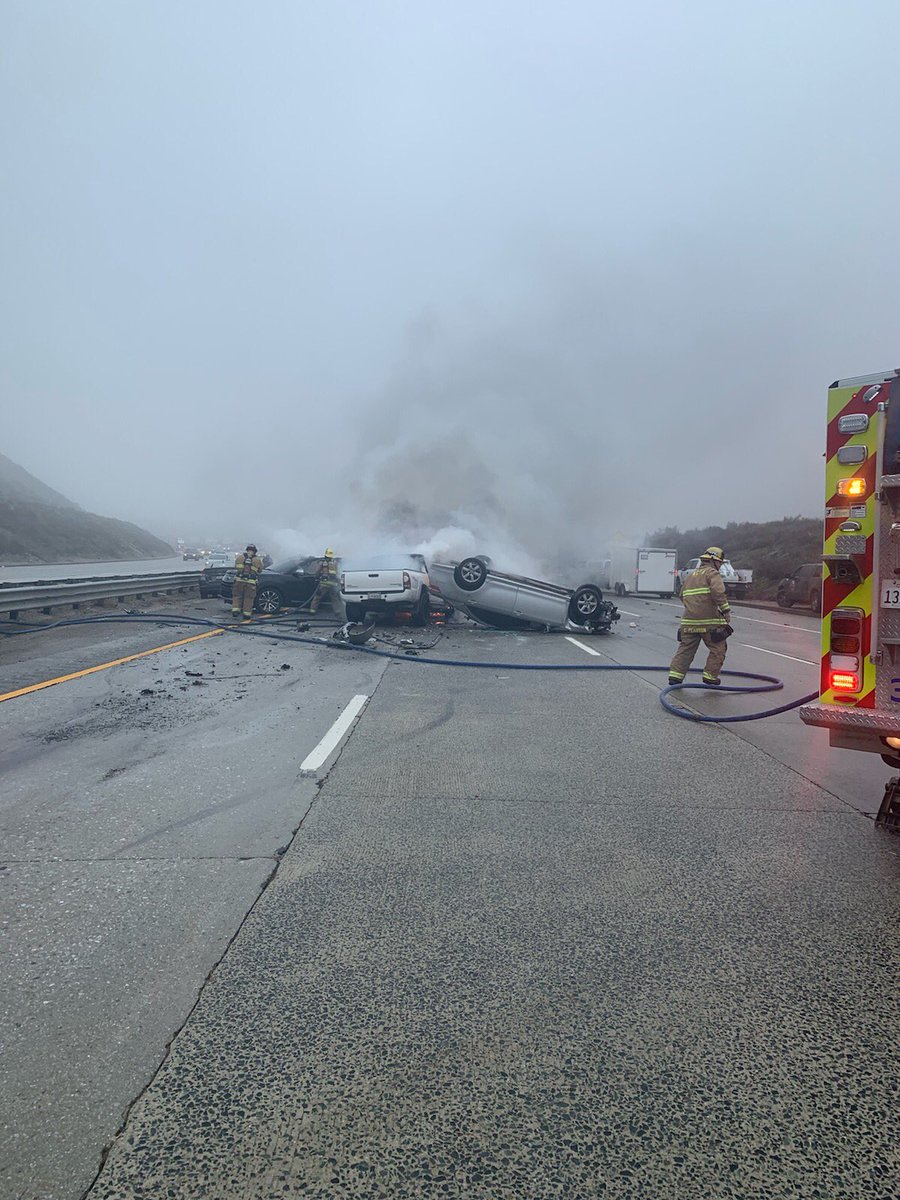 CHPFortTejon's tweet image. SB I-5 past Frazier Mountain Park Rd (south of #Lebec) ALL LANES CLOSED due to multi-vehicle accidents involving approximately 50 vehicles.