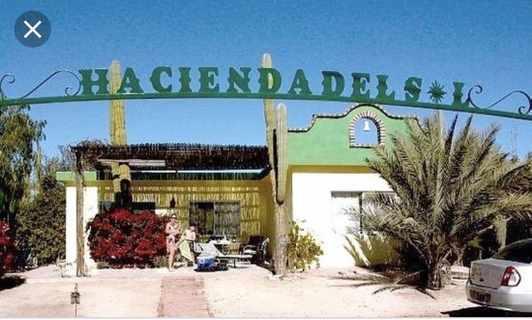 ICEGroup_34's tweet photo. rt if you’d rather be at la hacienda right now #juanita https://t.co/RYqr4nrCQ4