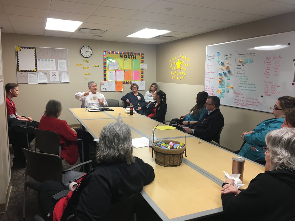 Ccox8Cox's tweet photo. Dr. Bird sharing our values with our team during his town halls today @IUHealthECR. Thanks Dr. Bird for going to where our team members are so they can attend. Please come join him as he rounds tonight from 9pm to midnight! https://t.co/5IWyYL7grt