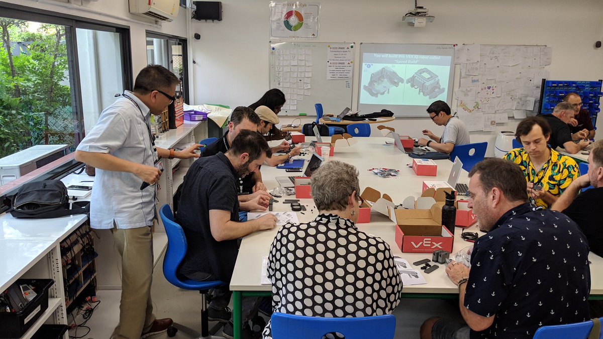 A great way to cap a week of learning at #etc2019BKK! A VEX IQ Modkit programming session with @rollymaiquez  @wisemrmatt.  Kop Khun Kap ISB and Thailand!  #VEXrobotics