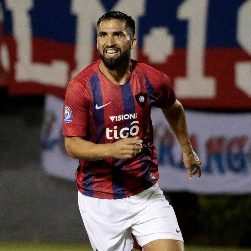 rmc_sports's tweet photo. #DESTACADO | Cada vez que juega demuestra que es de esos jugadores para equipos grandes.

Hoy dos asistencias perfectas para que sus compañeros anoten.

¡CRACK, @betoespinola24! 👏🏽👏🏽

Representado por @regis_marques_.

#CerroPorteño | #AlbertoEspínola | @mk1py https://t.co/12i5A3M6HZ