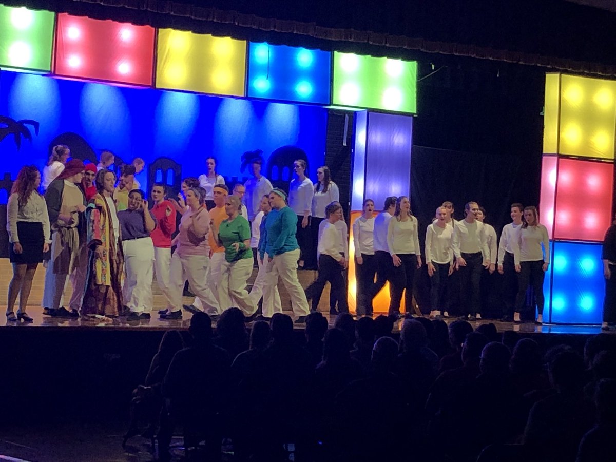 FestusR6Supt's tweet photo. Another Full House for the HS Production... ‘Joseph and the Amazing Technicolor Dreamcoat’...
...#TalentedCastAndCrew. #PleaseVoteTuesdayApril2 https://t.co/JJwez0kFRw