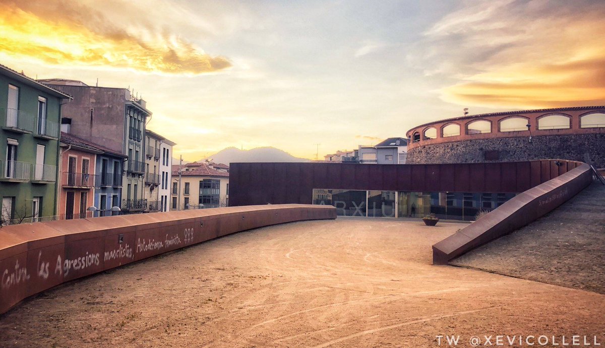 descobreixolot's tweet photo. ... hi ha moltes maneres de descobrir #Olot i a nosaltres ens encanta redescobrir la nostra ciutat a través de les vostres fotos!
#DescobreixOlot https://t.co/V12ZopVMnD