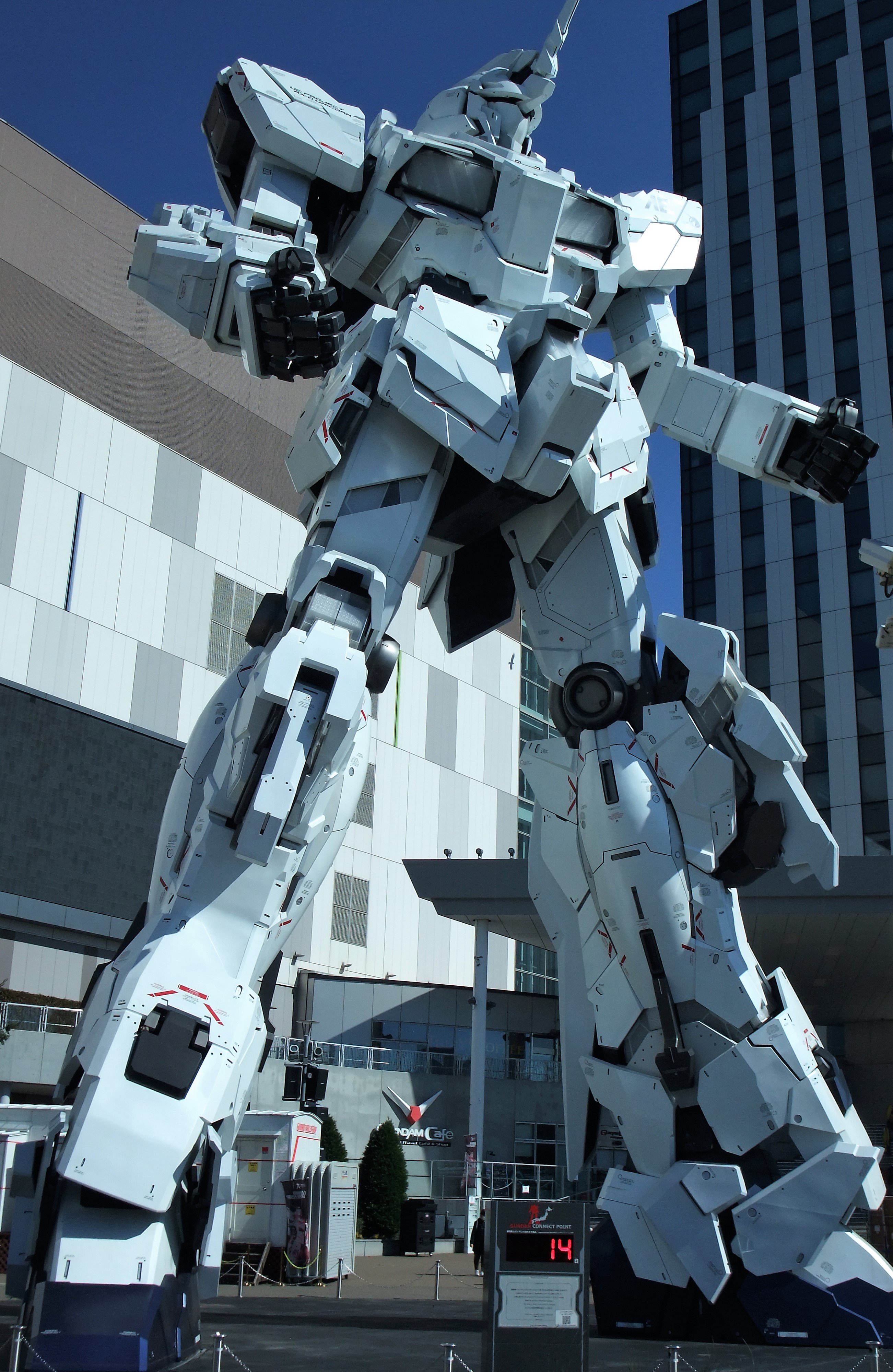 Gundam Trailer Shop おはようございます 只今のお台場の天気は晴れ 気温は11 です ガンダム40周年まであと2週間 そんな本日は一日中 晴れ この時期らしい行楽日和となりそうです ユニコーンガンダム立像 お台場 天気 T Co