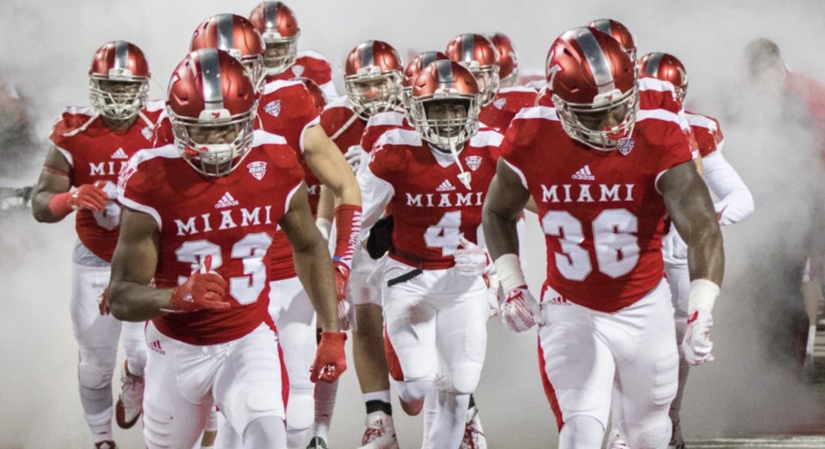 Kevinkaufman56's tweet photo. Beyond blessed and excited to announce that I’m COMMITTED! MIAMI UNIVERSITY C/O 23! GO REDHAWKS!🔴🔴 #COMEFLYWITHUS  @EFTfootball @CoachBrechin @MiamiOHFootball https://t.co/dEwPOePDt9
