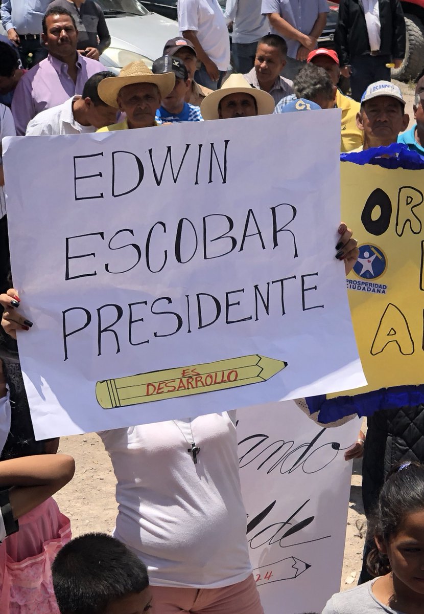 Al El Todo Poderoso rogamos sabiduría y humildad para servirle bien a Guatemala y que en sus bendiciones y abundancia nunca se nos olvide porque hemos venido a servir de abajo hacia arriba en la proximidad de la gente más necesitada! 
Con lápiz en la mano y amor en el corazón!