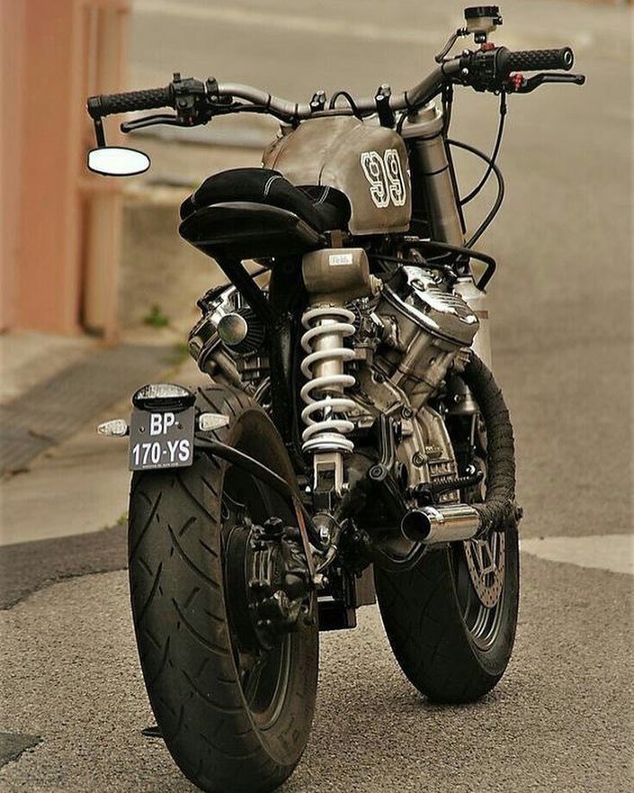 WindburnedEyes's tweet photo. 225scrambler:
jemequipe:
Le week-end arrive doucement …! ✌🏼✌🏼
Profitez en !
✖️✖️
#JMQ #jemequipe #caferacer #caferacerxxx #custom #pimp #bikelife #biker #badass #oldschool #oldschoolhiphop #behindthescenes #filmmaking #filmmaker #motorcycle #mo… https://t.co/u0uSnwQndv https://t.co/KiNoC6e45z
