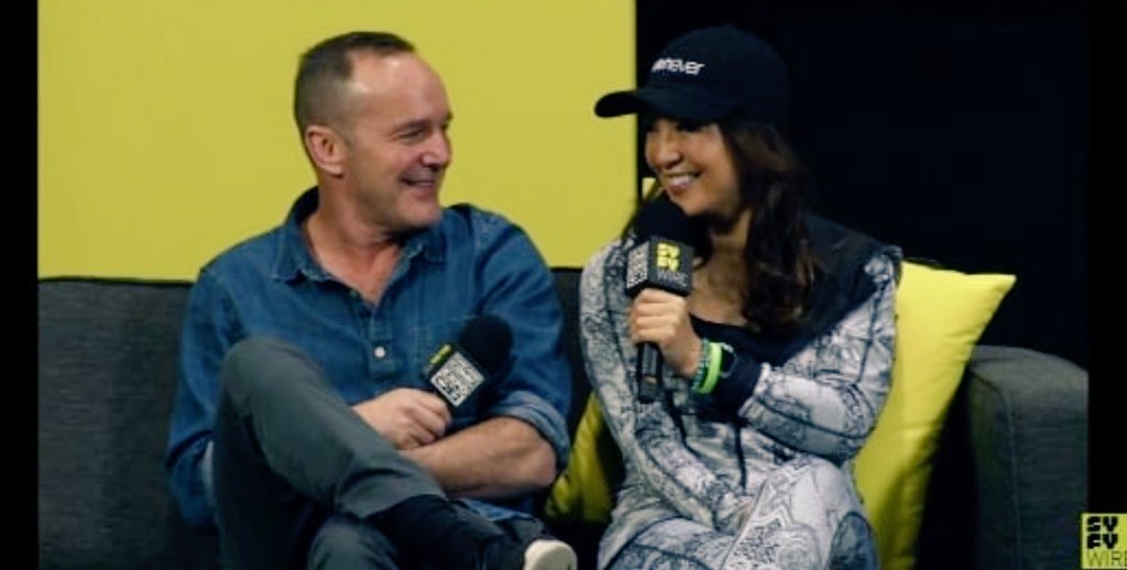 porranero's tweet photo. eu tô muito grata por hoje obrigada mesmo pelos mimos ♥️🌻🥰😍 #AgentsofSHIELD #c2e2 #c2e22019 #Philinda #Claring https://t.co/chyJUJJWdl