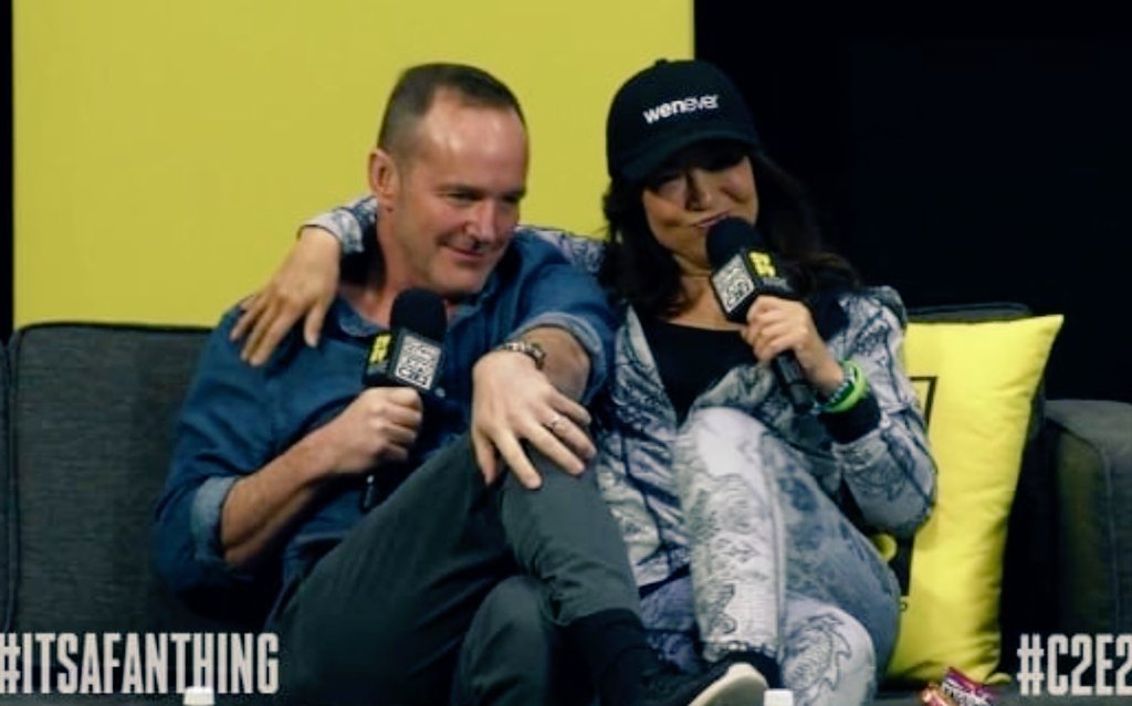 porranero's tweet photo. eu tô muito grata por hoje obrigada mesmo pelos mimos ♥️🌻🥰😍 #AgentsofSHIELD #c2e2 #c2e22019 #Philinda #Claring https://t.co/chyJUJJWdl