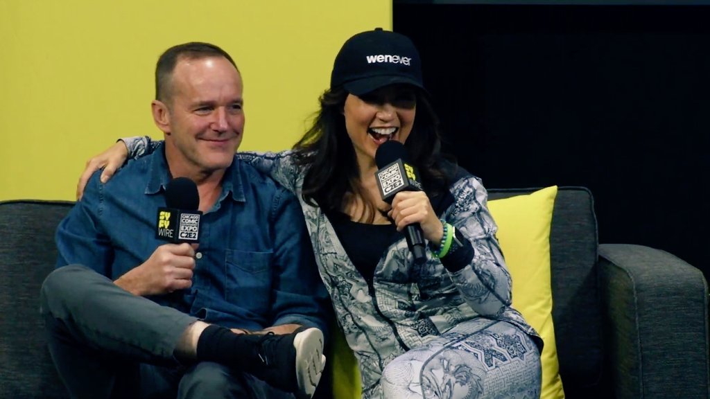 porranero's tweet photo. eu tô muito grata por hoje obrigada mesmo pelos mimos ♥️🌻🥰😍 #AgentsofSHIELD #c2e2 #c2e22019 #Philinda #Claring https://t.co/chyJUJJWdl