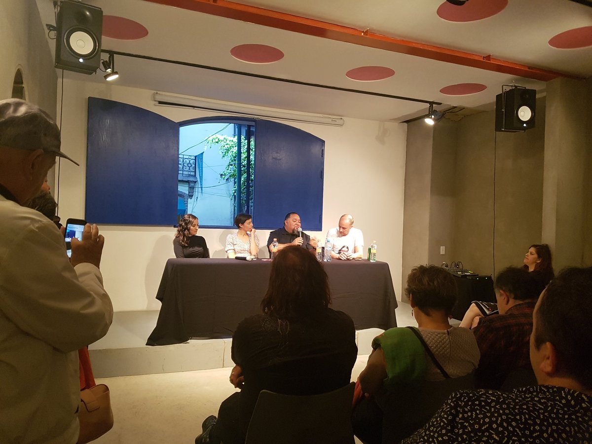 _OasisLiterario's tweet photo. Disfrutando de la presentación de Matar al Candidato de @monorama y #FGHaghenbeck 

@EdSextoPiso https://t.co/1w3T6uVBE1