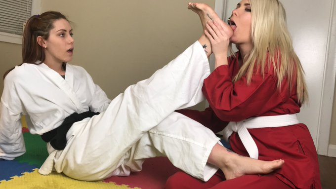 Lovely shoot today with @jaelynnpiggs  and @OliviaKasady #footfetish #footworship #karate #feet https://t