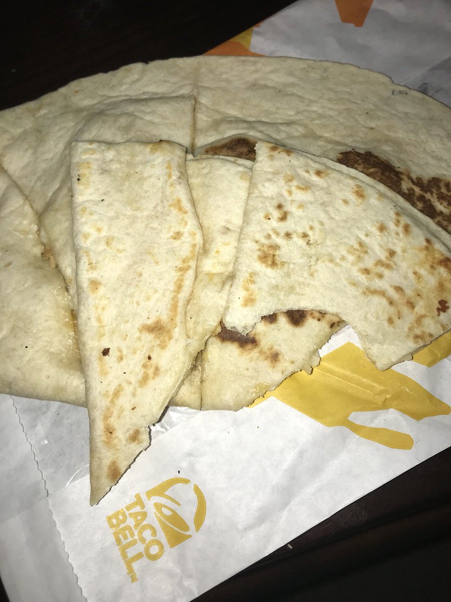 hdjsports's tweet photo. @tacobell is this supposed to be a chicken quesadilla https://t.co/yLw10qS2DO