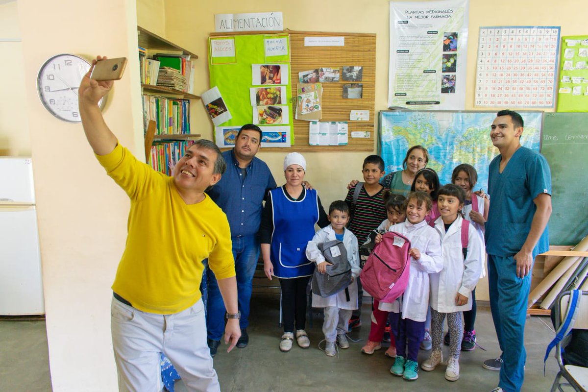 cristian_afrias's tweet photo. 🎉‼️FELICIDAD ABSOLUTA‼️🎊
👉Visitamos como siempre,Escuelas Rurales q dependen d @muniscminas por @FODEMEEP ,Llegamos a la #EscOrtizDOCAMPO Paraje MESA d MARIANO y #EscDomingoFSARMIENTO Paraje AGUA D CRESPIN,Entregamos  #Utliles,#Mochilas,#Calzados #Guardapolvos #PelotasDeFutbol https://t.co/IWbkxm8rRQ