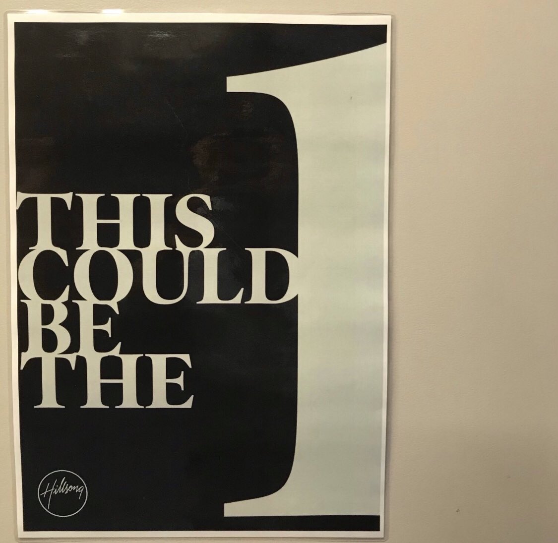 Other musicians on stage when the drummer plays a 4 bar linear fill