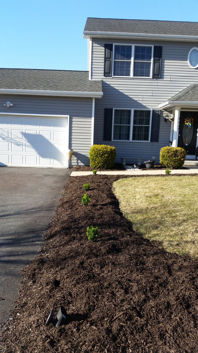 JonathanEvanow1's tweet photo. Need a Spring Cleanup, Mulch Install and Plant Install?  Call Jon's Yard Care LLC.  First Spring Cleanup, Mulch Install and Plant Install Completed! https://t.co/nDpGjDcotL