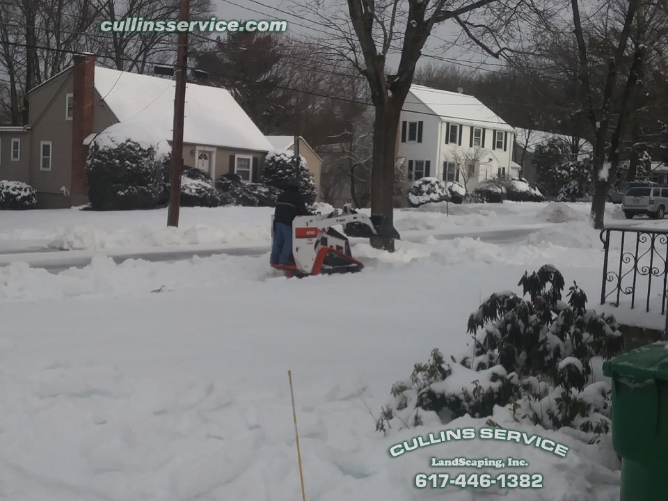 Culser1's tweet photo. It's possibly #spring (snowed this morning) and I haven't posted any snow pics do here's some snow #pics .
This #storm turned to #rain and had an inch of ice on top of the #snow . So the #bobcat came out and took care of it. Still #love my #jeep

#skidsteer #awesome #LikeABoss https://t.co/v4J2Tw8B8s