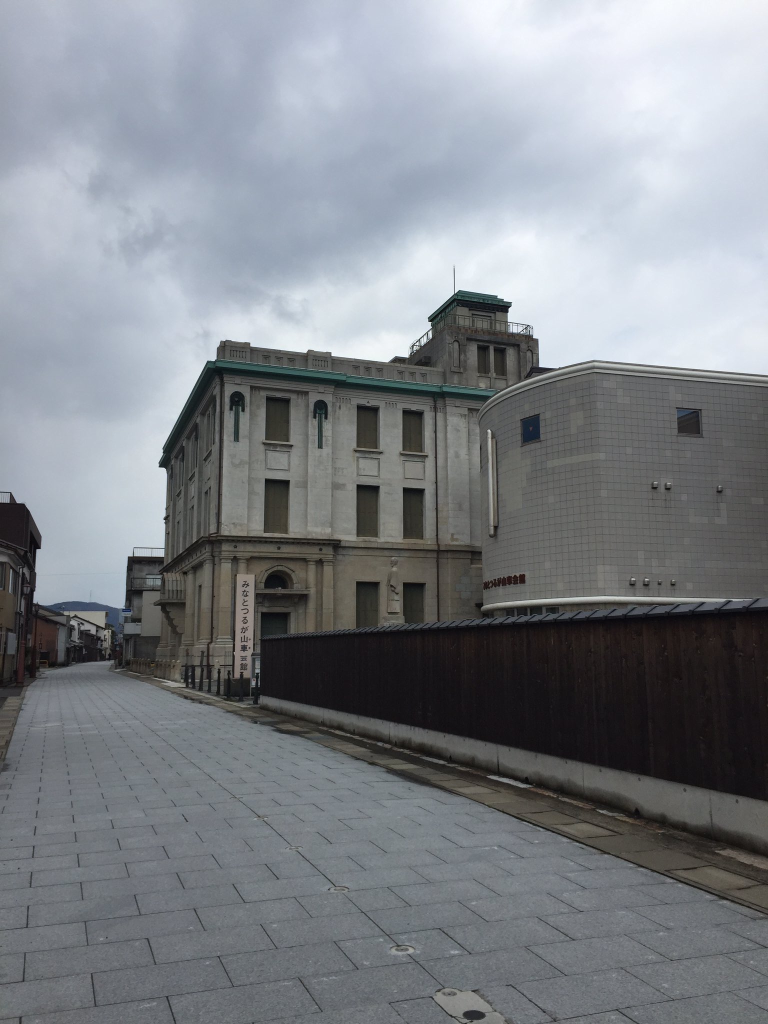 本日敦賀は薄曇り 肌寒い一日となりそうです 博物館通りのプランターのお花も早彩りを見せてくれていますが 桜はあとまだ少しと言うところ 金崎宮 19 03 24 敦賀市立博物館 山車会館