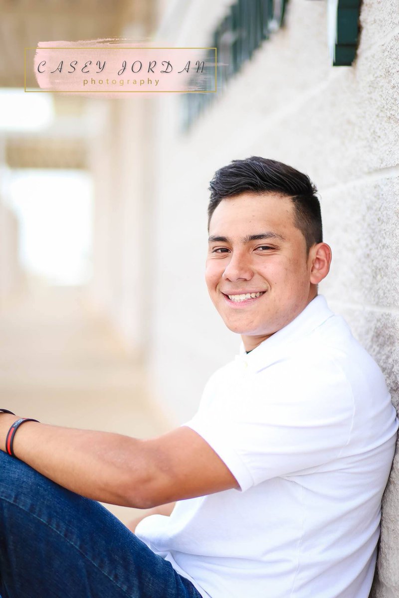 CaseyJordanPhot's tweet photo. Had a great time shooting Brandon’s senior portraits! @_hernandez03_ https://t.co/lmefnT9O0I