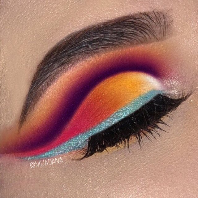 DanaHamRam's tweet photo. Making it in the beauty industry is HARD. I‘ve spent thousands on my education, kit &amp; photography equipment. I bust my butt from 3am-6pm most weekends, I work hard. One of my dreams is to be noticed by @ABHcosmetics &amp; @norvina1, but if I don’t, I’ll work even harder until I am🙌🏼 https://t.co/oUXUIksDNG