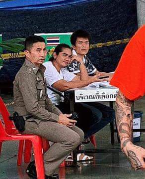mhamarkk's tweet photo. ข้างหลังแย่งซีน55555​5555😂​
#ThailandElection2019 #เลือกตั้ง62 https://t.co/TZQE3jTp6u