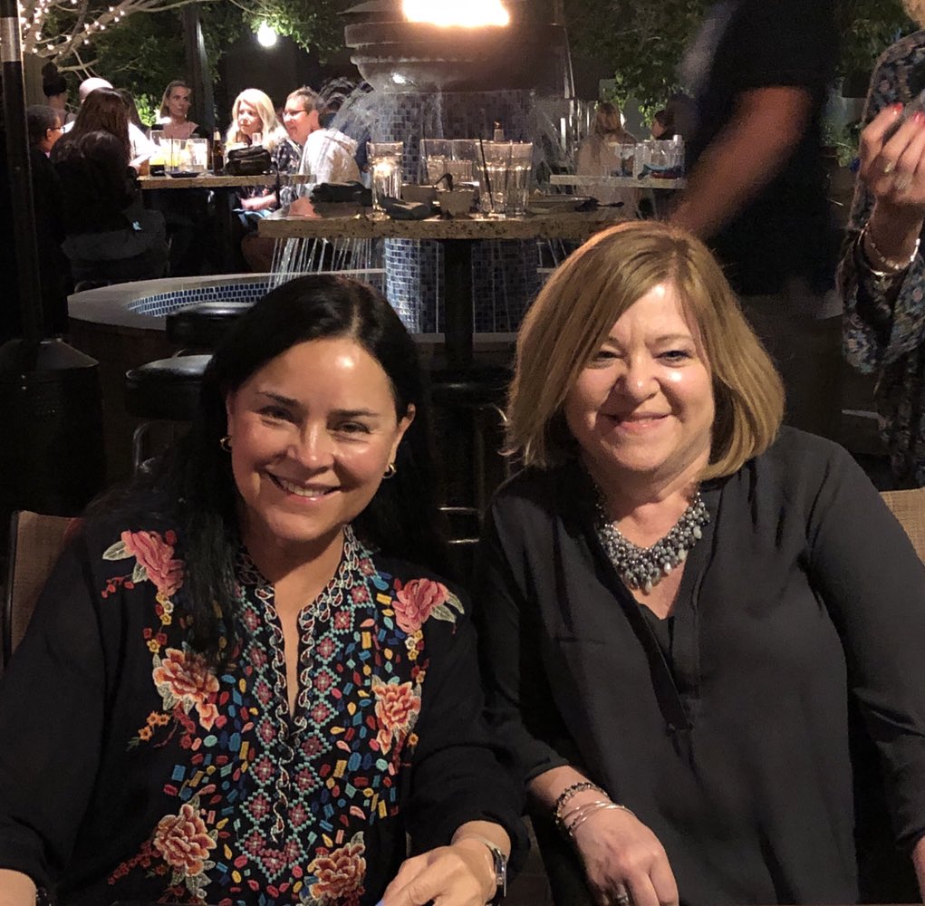 Such a wonderful dinner &amp; evening visiting with <a href="/Writer_DG/">Diana Gabaldon</a> with my #Outlander BFF <a href="/hal12362/">Outlander So. Jersey</a> and an amazing group of ladies!!! ❤️✝️📚Thank you so much Diana -#JerseyGirls love you!!