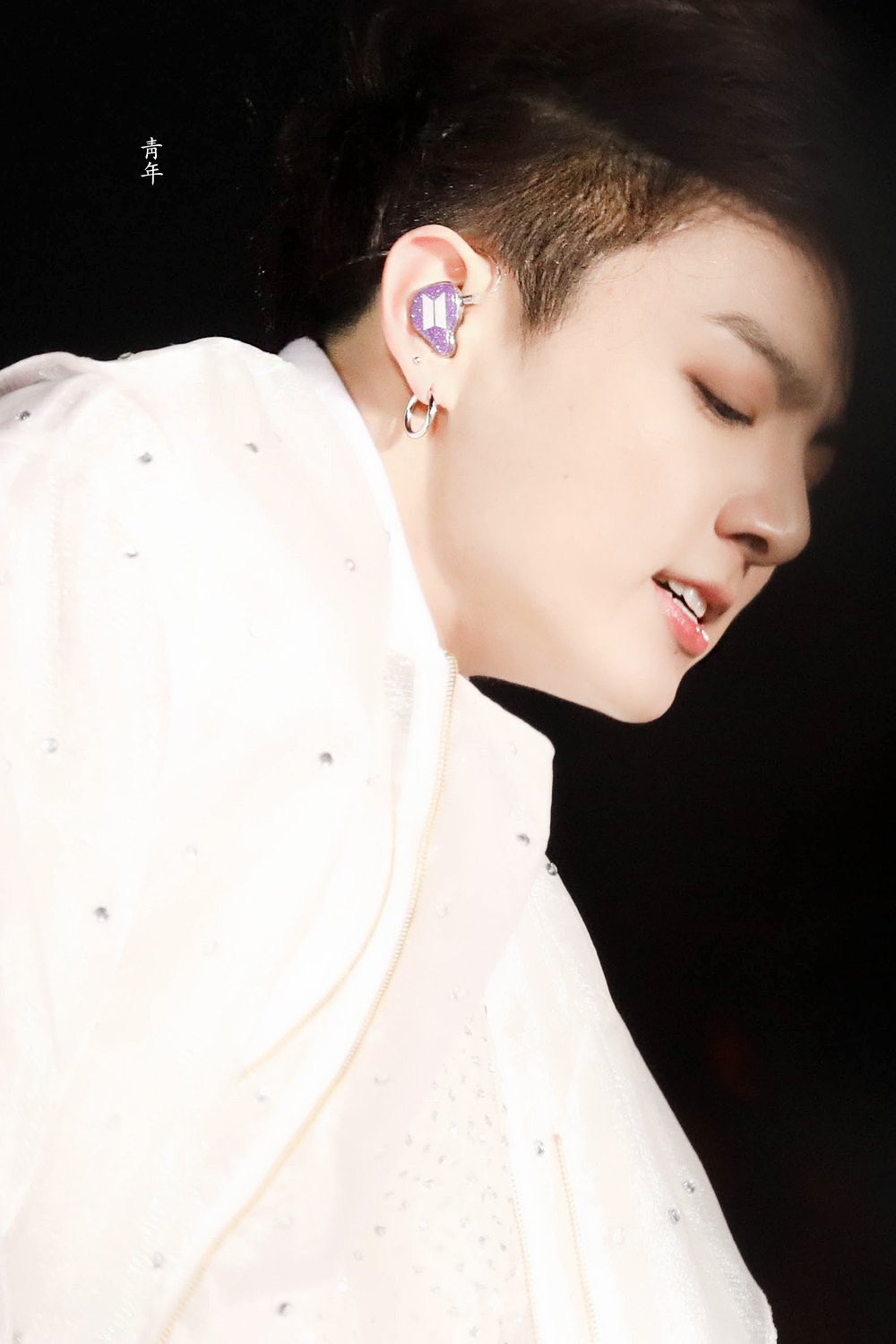 Honey とても個人的な好みの話 Tmi ですが 普段グクかわいいかわいい言ってますが かわいいうさぎ 顔が雄顔に変わる瞬間のジョングクの魅力は凄まじいと思ってるので どちらも好きなのは大前提の上 どちらかと言うとかわいいグクよりカッコいいグクの方が