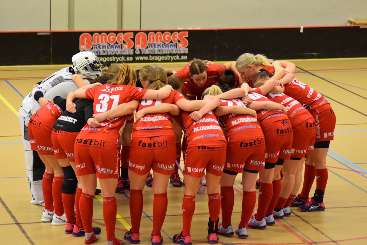 DamLockerud's tweet photo. Dags för damerna att kliva in i SSL kval mot FBC Kalmarsund klockan 19:00 ikväll i Kalmar Sportcenter. Först frukost tillsammans. Sedan buss till Kalmar. Går att se matchen på webben. Klicka på länken. https://t.co/GJ7ERvPUTd

Foto: Katrin Wiren https://t.co/pTlbGywqUj