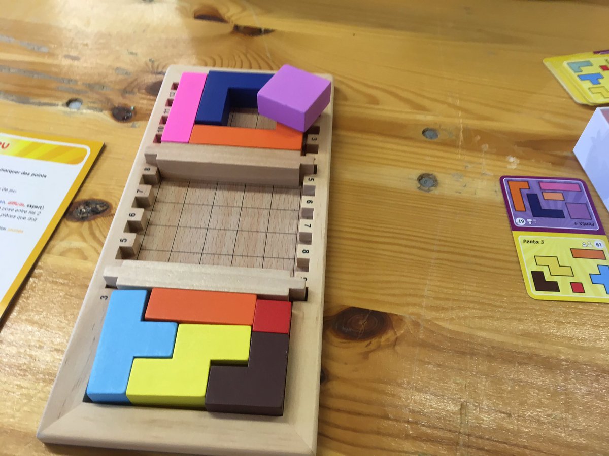 CatPionDe3's tweet photo. Tout le monde y trouve son compte : les "gros joueurs" avec #Sagrada ou #Wingspan et les familles!
On réunit jusqu'à 3 générations autour de petits jeux comme #Blokus sur dimensionné, #MakiStack pour jouer en équipe ou #GagneTonPapa pour gagner contre les parents https://t.co/cnAvUzgW2G