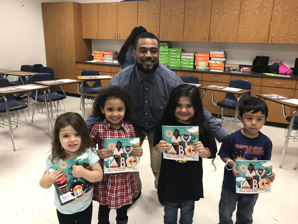 MrEtheEducator's tweet photo. Thank you to @BabyJoeClark for the invite. Today was fun! #readforme2019 

Make sure to support @MelaninOrigins by voting for us at https://t.co/K3FwWIgjkU https://t.co/acsmcdSUgJ