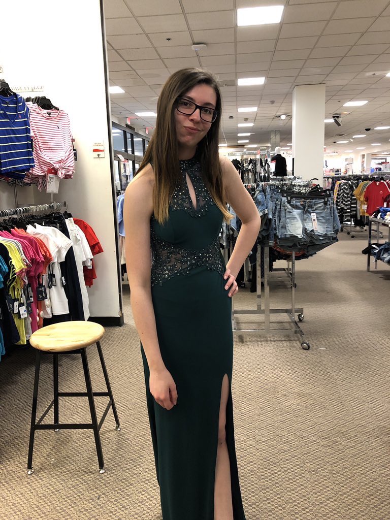 mhsprom2019's tweet photo. Hailee Olsen’s dress!! 💜 https://t.co/prbyUFYDFm