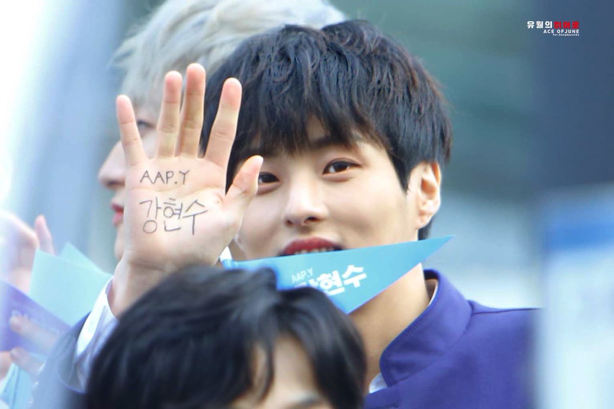 aceofjune_khs's tweet photo. [HQ] 190321 BLUE CARPET CERMONY
 안농✋현수야 ㅎㅎ 난 널보면 자꾸 설레고, 웃음이나와 😊❤️
#PRODUCEX101 #プロデュースX101 #프로듀스X101 #강현수 #カンヒョンス #AAP_Y #열정의사나이 https://t.co/i9N9XVWb0z