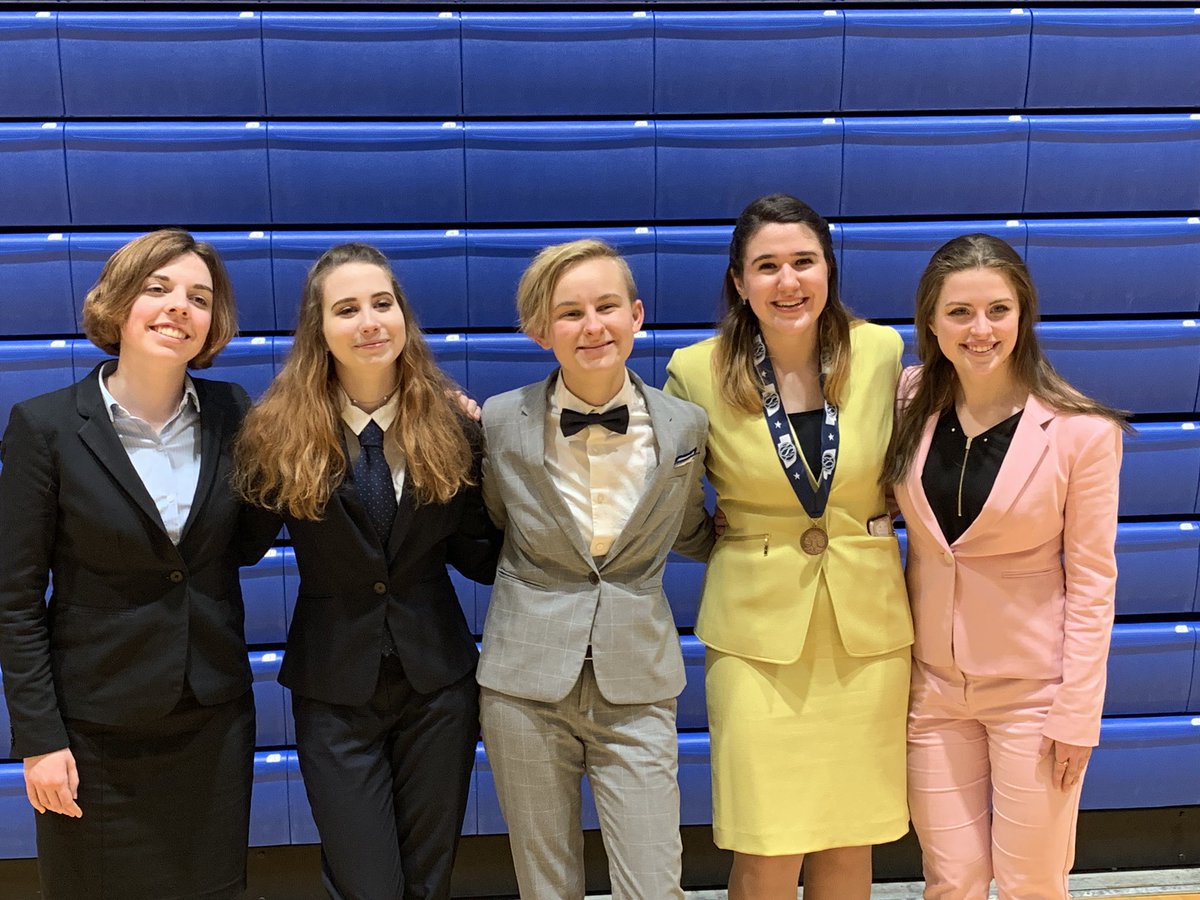 lsw_speech's tweet photo. Great end to the season at State! So proud of our Hawks! https://t.co/YkqSIGmsUO