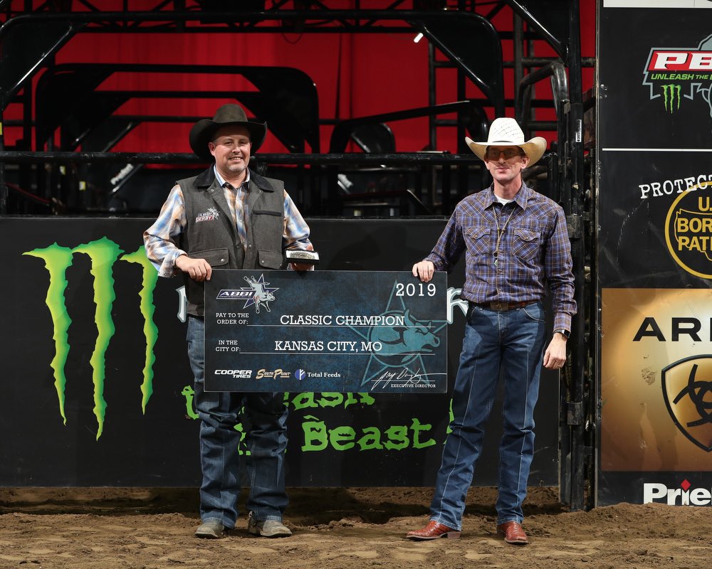 AmericanBuckingBull tweet media