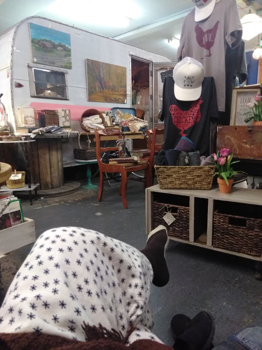 ekitzig's tweet photo. Getting our last shots at 1889 Salvage Co. #wearingpjs #50hourslam #MeetOnMonroe #Spokane #shortfilms https://t.co/7XUoDQRJui