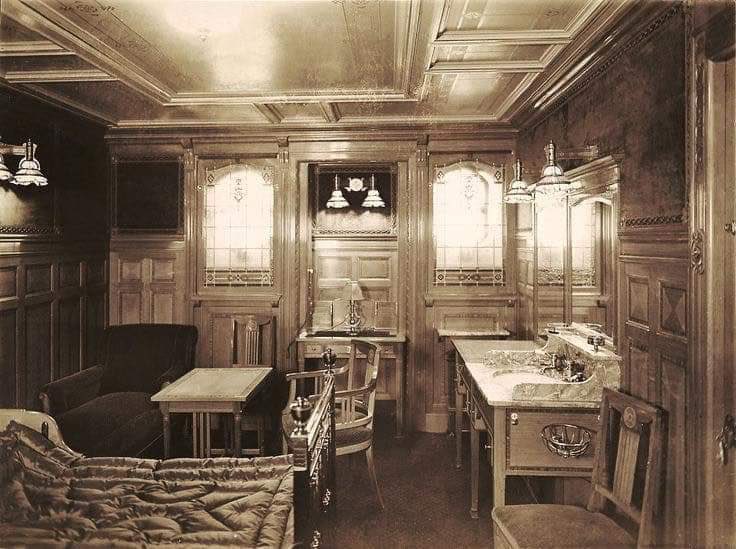 ThomasFrey's tweet photo. Photograph of the Titanic’s first class cabin in 1912! https://t.co/B09A0tsCuy #titanic #firstclasscabin #soontobeunderwatercabin https://t.co/2JPwpWZO2l