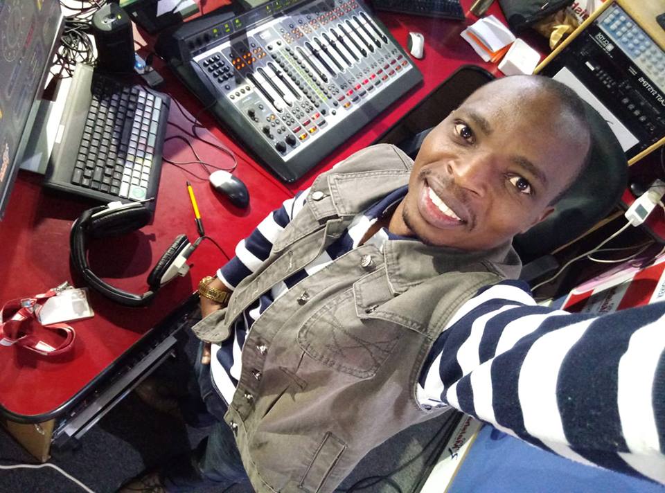 loftymatambo's tweet photo. Ahaaaa! Are y readdyyyyy.......
  Mwimbieni Bwana Wimbo mpya, kwa maana ametenda mambo ya ajabu. Mkono  wake wa kuume mwenyewe mtakatifu umemtendea wokovu... Zab 98:1
 
 Ni #ShangweNaLofty sasa 6-10 a.m  @radiomaisha  #TeamNyakuNyaku twendeee
tuteke na kutesa anga https://t.co/povbGb9Xal