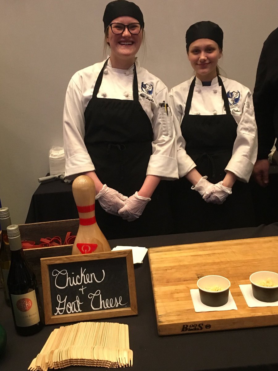 amclainoatc1's tweet image. @OATCRoadrunners Culinary Arts students did a wonderful job and served fabulous food at the Taste of Olathe event. #OATCProud @OlatheCTE