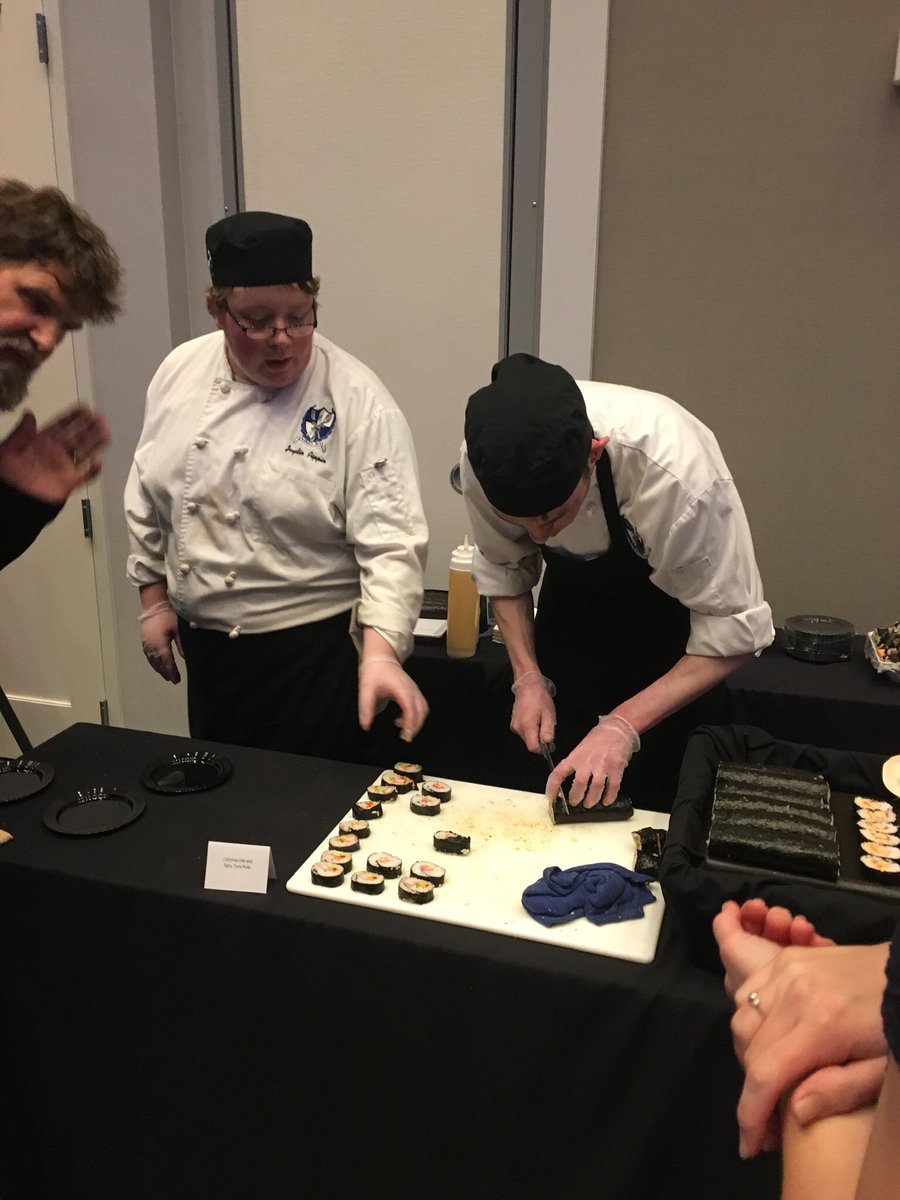 amclainoatc1's tweet image. @OATCRoadrunners Culinary Arts students did a wonderful job and served fabulous food at the Taste of Olathe event. #OATCProud @OlatheCTE