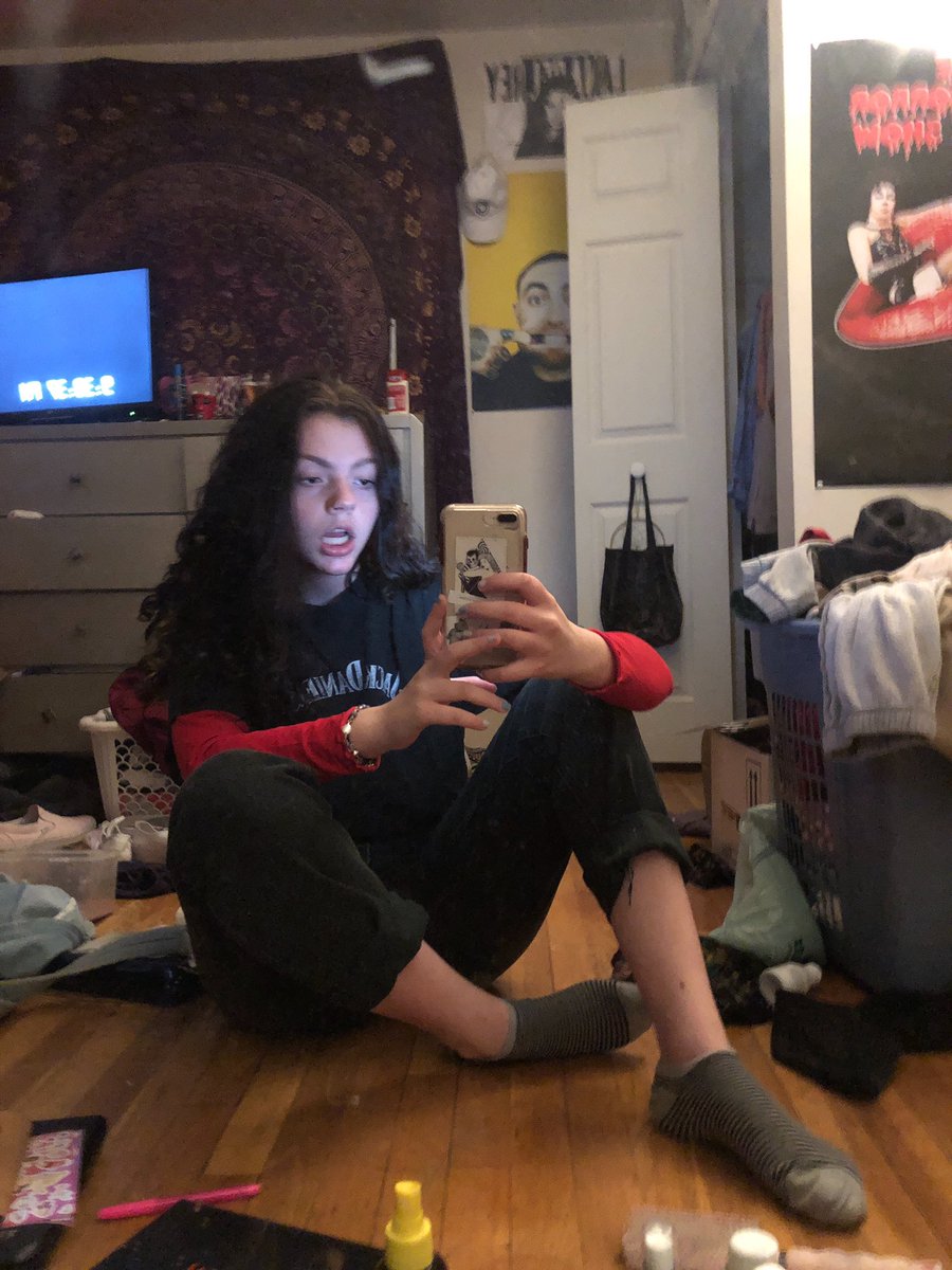 RodaPiper's tweet photo. I matched the poster behind me. https://t.co/qsRH1aoQTf