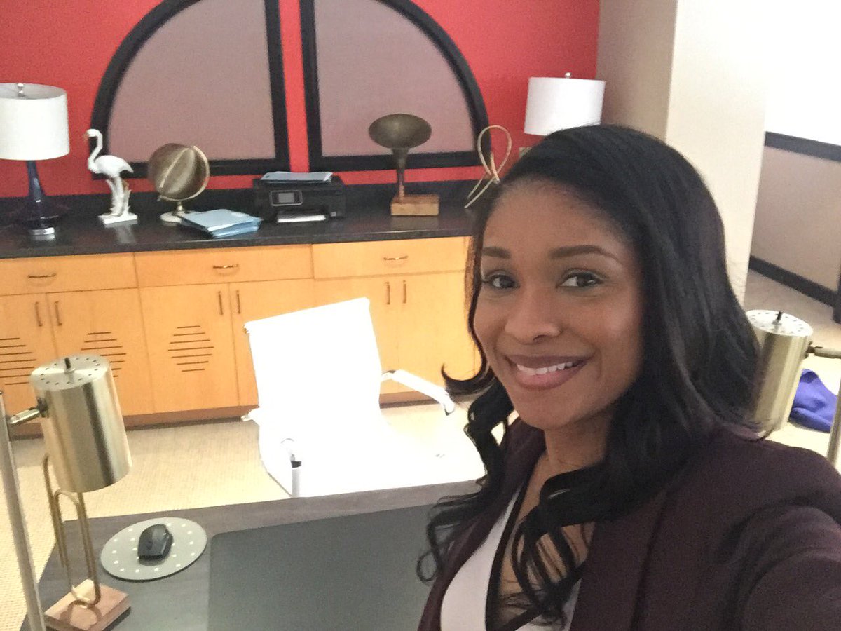 Shout out to the set decorators who cared about every lil detail and made my office look awesome on the set of #LoveToTheRescue , as I played Terri (the Boss) tonight on the <a href="/hallmarkchannel/">Hallmark Channel</a> #SpringFever @RCMTalent