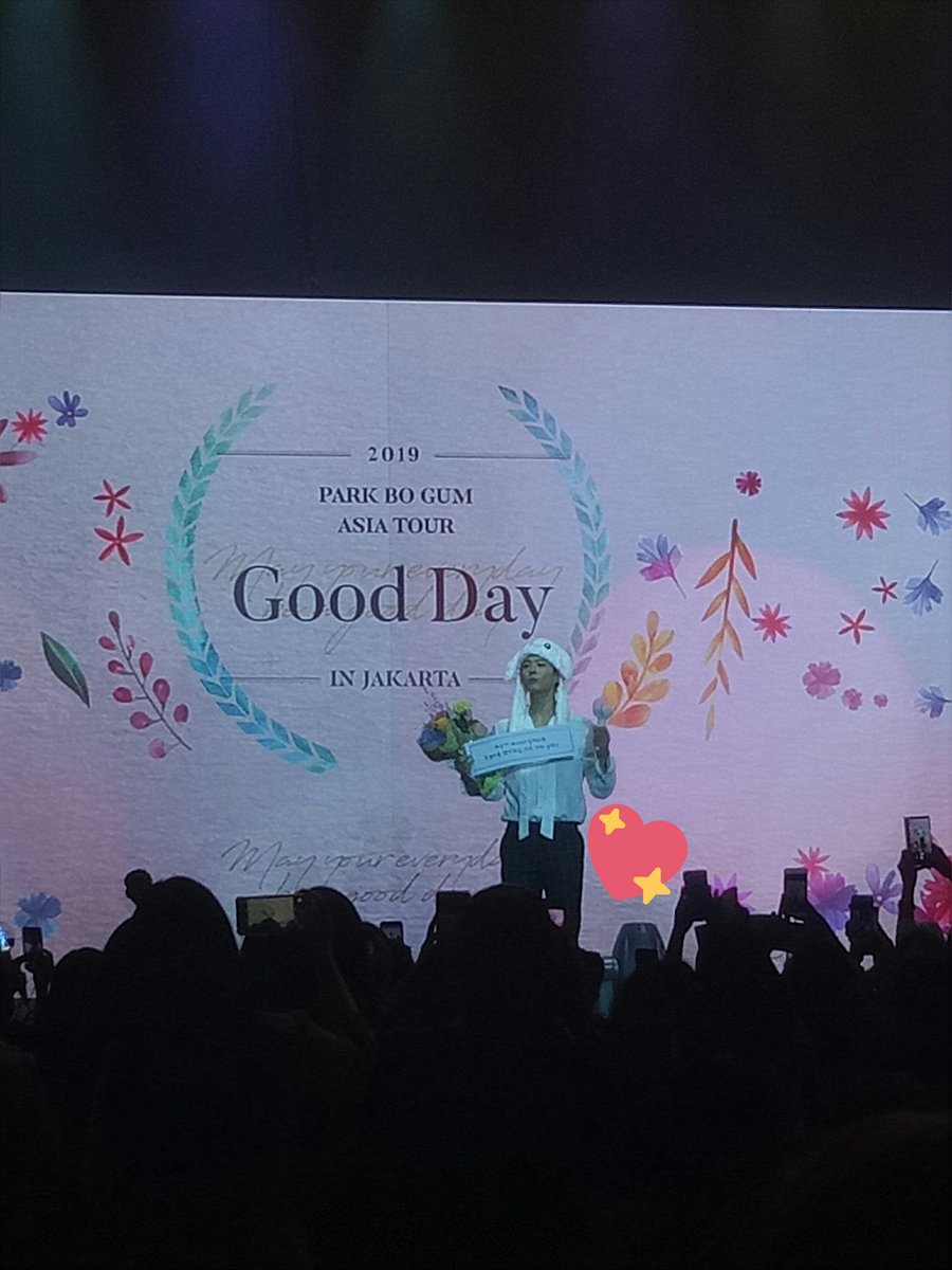 97bedanasib's tweet photo. #ParkBoGumJKT #GoodDayJKT 어제는 확실히 좋은 날이었어요~ @BOGUMMY Hi-touch 세션 중에 말을 잘못해서 친절하게 웃어주셔서 감사합니다 ^^ 미안해요 ㅠㅠ 앞으로 한국어를 더 열심히 배울게요! 다시 만나요~ https://t.co/SKhcNmOfyh