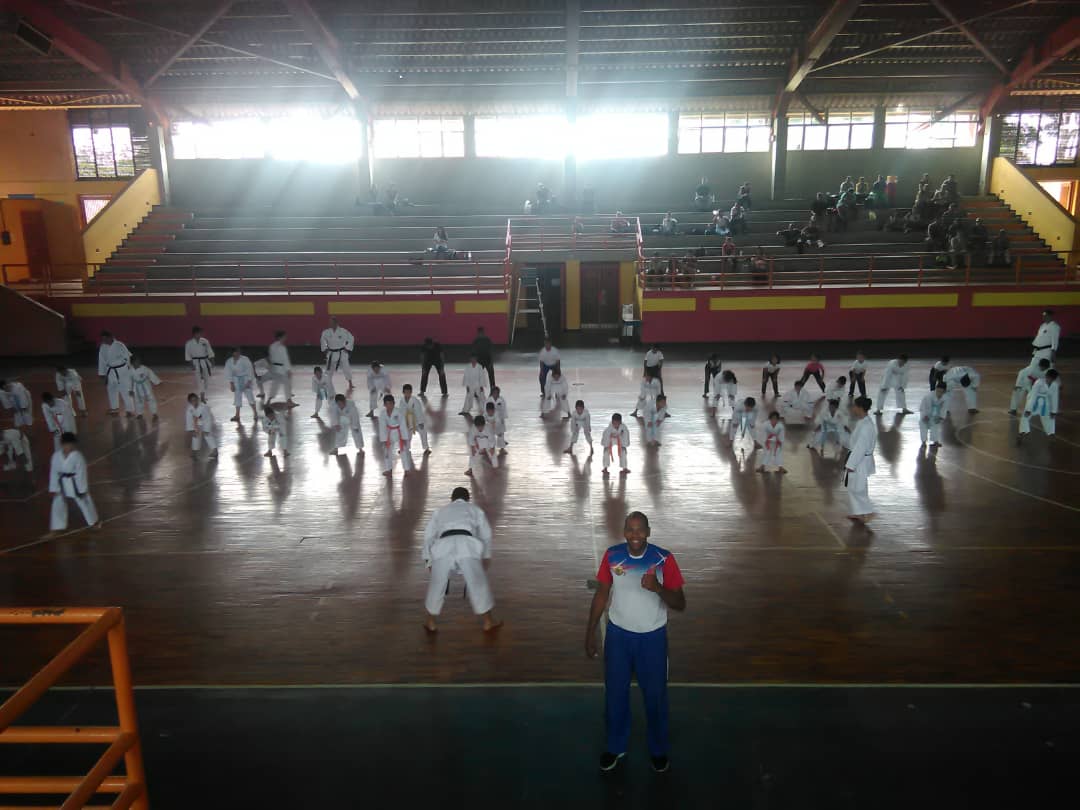 VPDSDEPORTE's tweet photo. #23Mar Coordinación de Deportes del #VPDS #Unellez | Finaliza con éxito el Seminario de Kata dictado por el Sensei Nichol Sosa estudiante de nuestra casa de estudio, entrenador de la Selección del Estado Barinas | #VenezuelaContraElTerrorismo https://t.co/lmGFiBZxvD