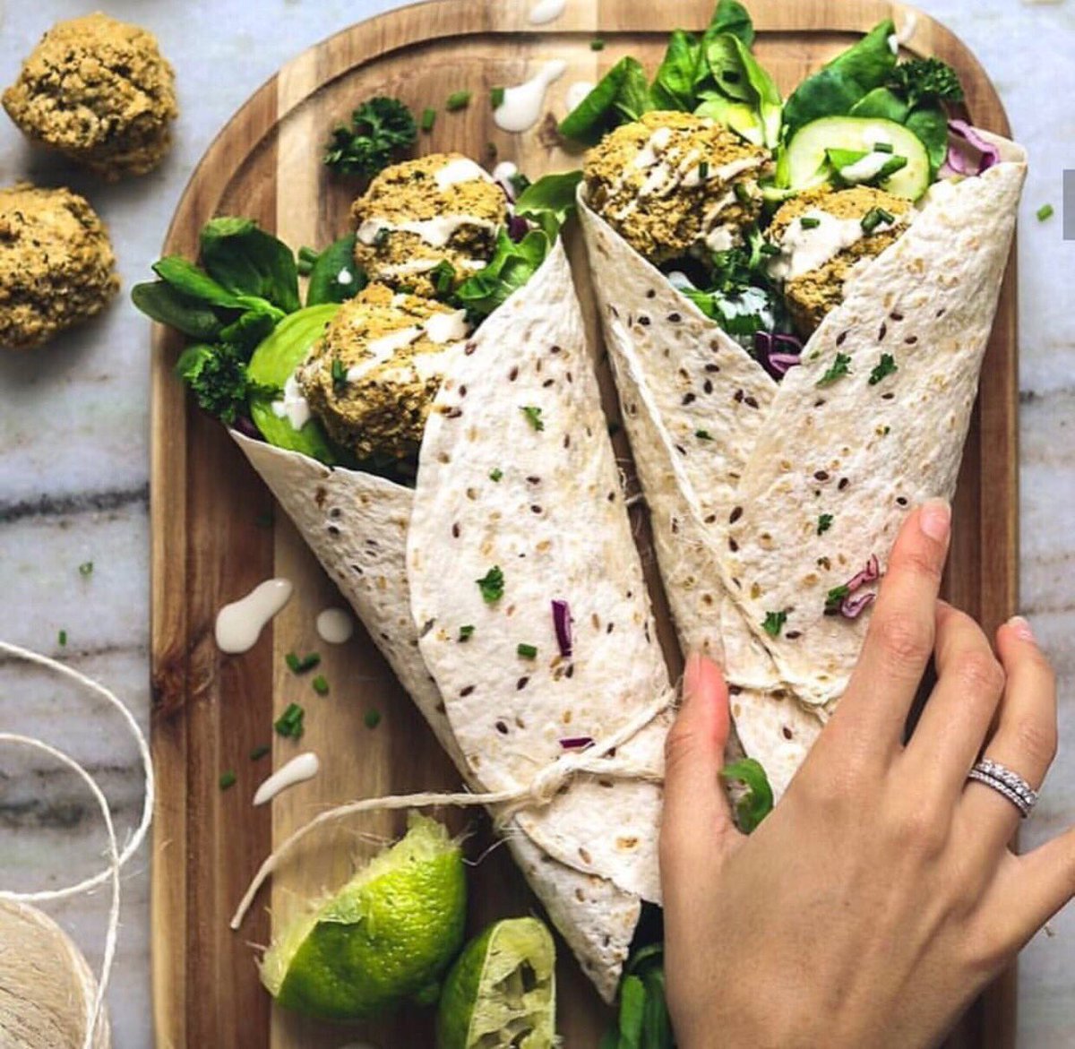 InclineFit's tweet photo. Falafel is bean-based, so it provides all the benefits of beans! It delivers the filling, satisfying part of chickpeas in addition to being a high quality protein. For those looking for a low fat/low calorie protein source, this is great addition to your diet. • #LifeOnIncline https://t.co/oIFgWeC5ED