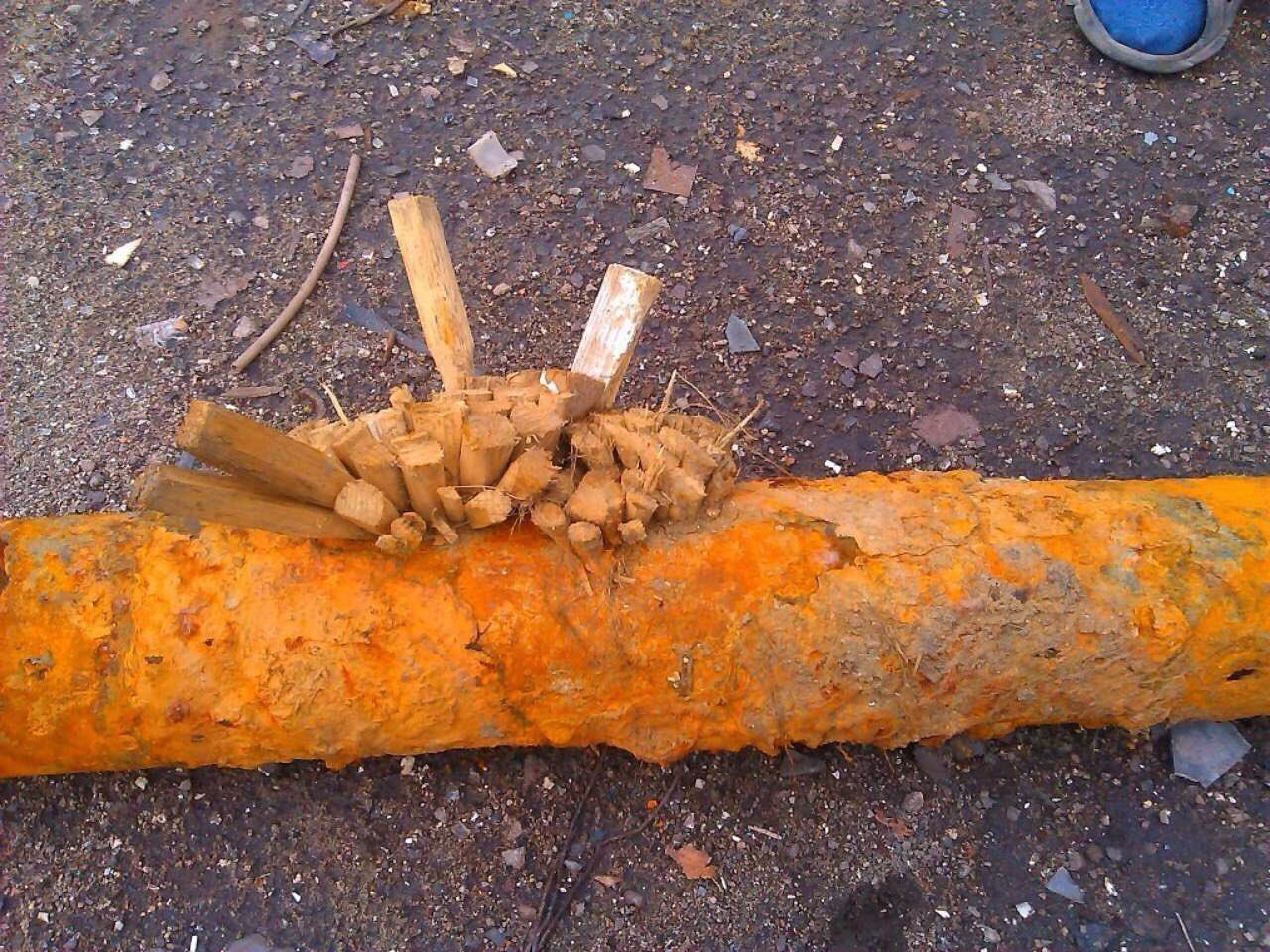 Деревянные чопики в трубе